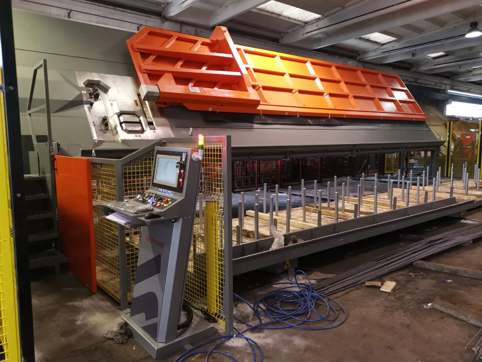 Sagomatrice per acciaio d'armatura in officina